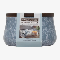 Yankee Candle Outdoor Fresh Rain vonkajšia vonná sviečka