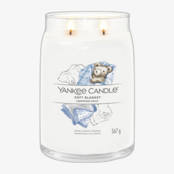 Yankee Candle Signature Scented Candle Soft Blanket