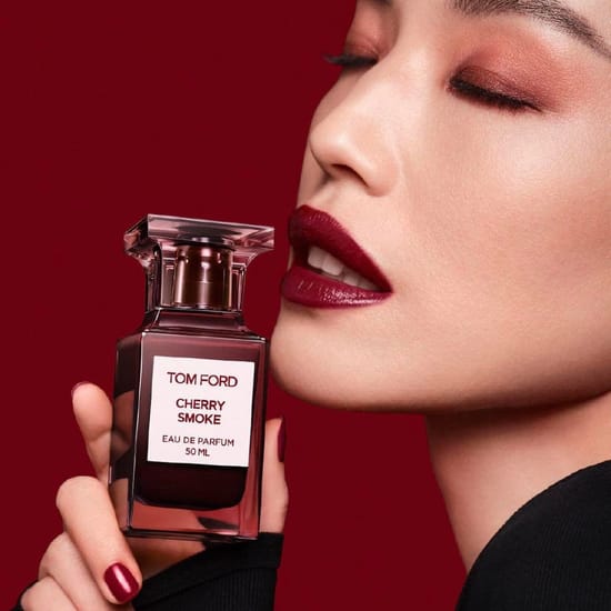 TOM FORD Cherry Smoke EDP, флакон унисекс-парфюма с вишнёво-дымным характером