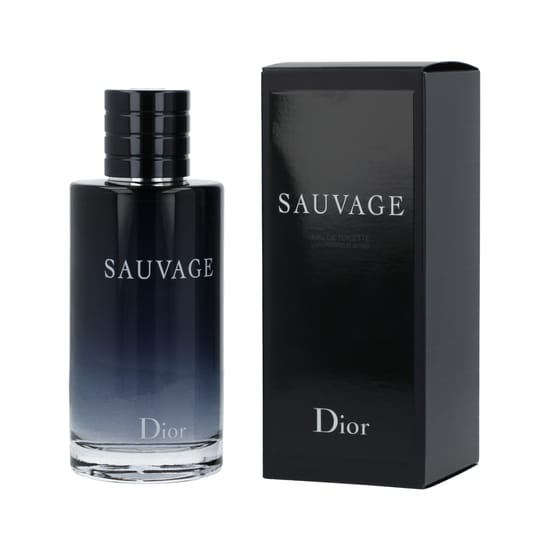 Флакон туалетной воды Dior Sauvage EDT в предметной съёмке