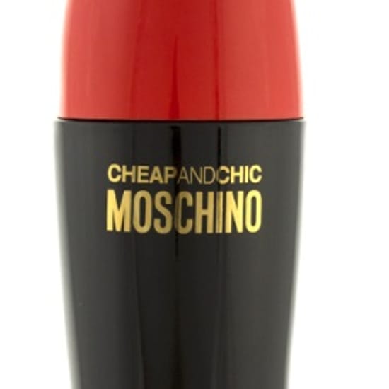Флакон туалетной воды Moschino Cheap & Chic EDT с цветочным ароматом