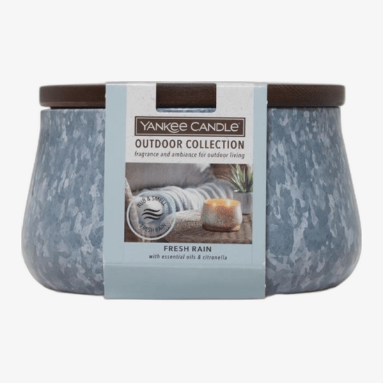 Yankee Candle Outdoor Fresh Rain vonkajšia vonná sviečka
